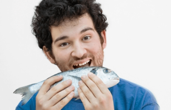 I piatti di pesce e pesce sono una componente importante di una dieta maschile